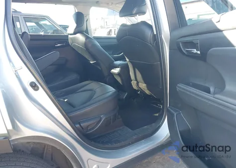 2022 Toyota Highlander Xle z USA, uszkodzony, nr VIN 5TDGZRBH9NS582955